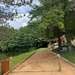 Et Etang, Exclusivement Privee