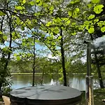 Et Etang, Exclusivement Privee Manzat