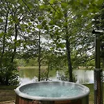 Et Etang, Exclusivement Privee *