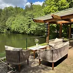 Chalet Et Etang, Exclusivement Privee Manzat