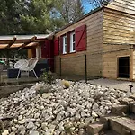 Chalet Et Etang, Exclusivement Privee Manzat