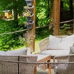 Et Etang, Exclusivement Privee
