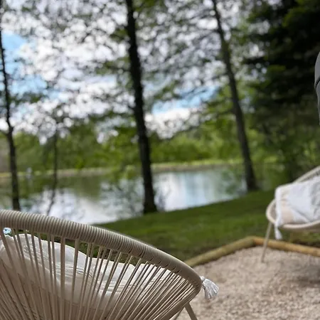 Et Etang, Exclusivement Privee