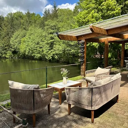 Chalé Et Etang, Exclusivement Privee Manzat