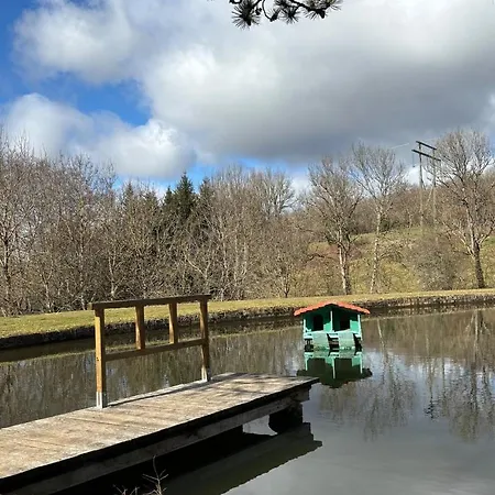 Chalé Et Etang, Exclusivement Privee Manzat