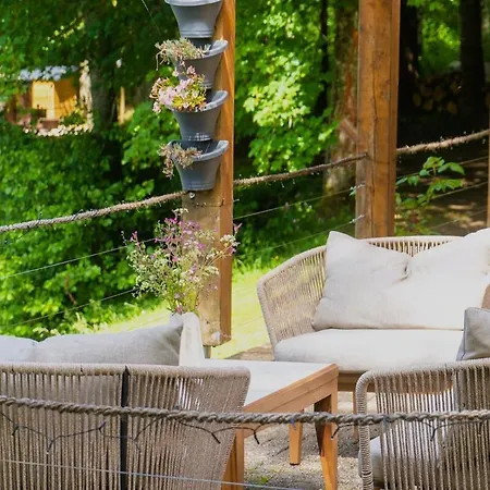 Et Etang, Exclusivement Privee