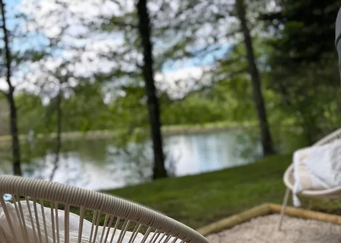 Et Etang, Exclusivement Privee