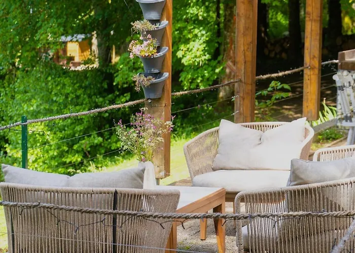 Et Etang, Exclusivement Privee